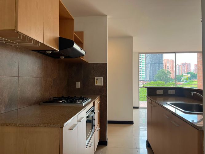 Apartamento de 2 alcobas en arriendo en El Poblado, Medellín, 90 m² · foto 10 de 16