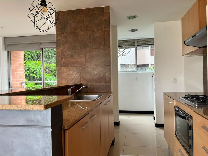 Apartamento de 2 alcobas en arriendo en El Poblado, Medellín, 90 m² · foto 11 de 16