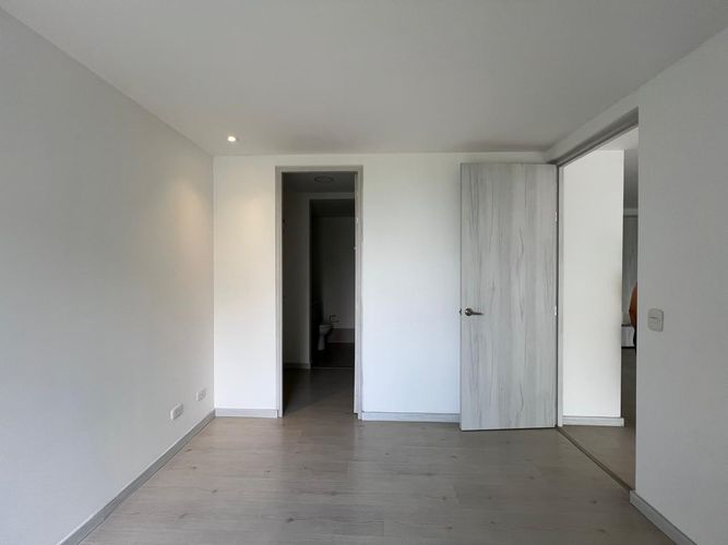 Apartamento de 2 alcobas en arriendo en El Poblado, Medellín, 76 m² · foto 2 de 16