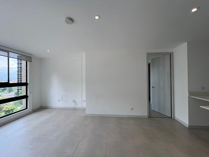 Apartamento de 2 alcobas en arriendo en El Poblado, Medellín, 76 m² · foto 5 de 16