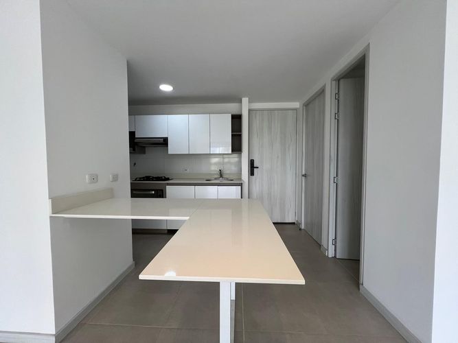 Apartamento de 2 alcobas en arriendo en El Poblado, Medellín, 76 m² · foto 4 de 16