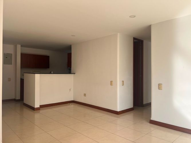 Apartamento de 3 alcobas en arriendo en Cumbres, Envigado, 90 m² · foto 3 de 16