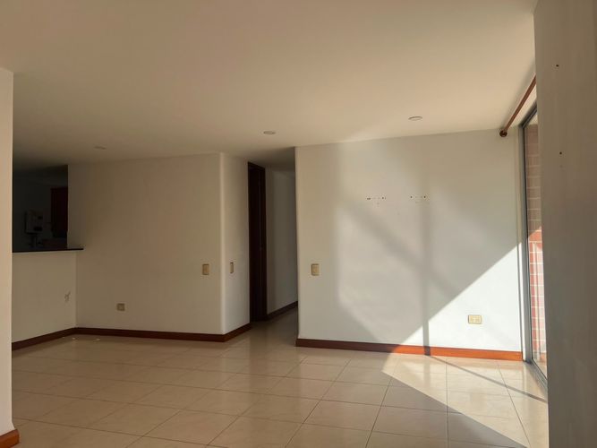 Apartamento de 3 alcobas en arriendo en Cumbres, Envigado, 90 m² · foto 4 de 16
