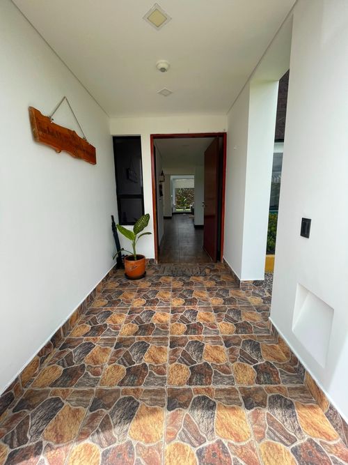 Casa de 3 alcobas en venta en Parcelas, Cota, 220 m² · foto 2 de 24