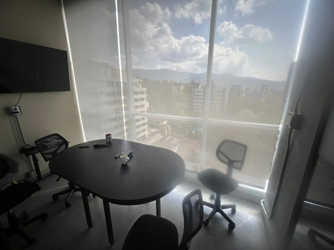 Oficina en arriendo en El Poblado, Medellín, 60 m² · foto 4 de 5