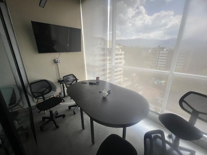 Oficina en arriendo en El Poblado, Medellín, 60 m² · foto 2 de 5