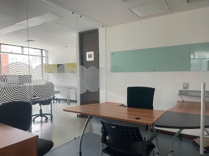 Oficina en arriendo en El Poblado, Medellín, 509 m² · foto 4 de 20
