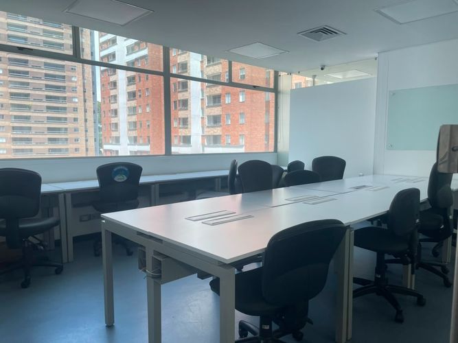Oficina en arriendo en El Poblado, Medellín, 509 m² · foto 6 de 20