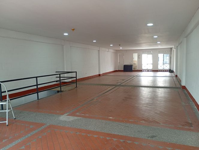 Bodega en arriendo en Cristo Rey, Medellín, 160 m² · foto 9 de 11