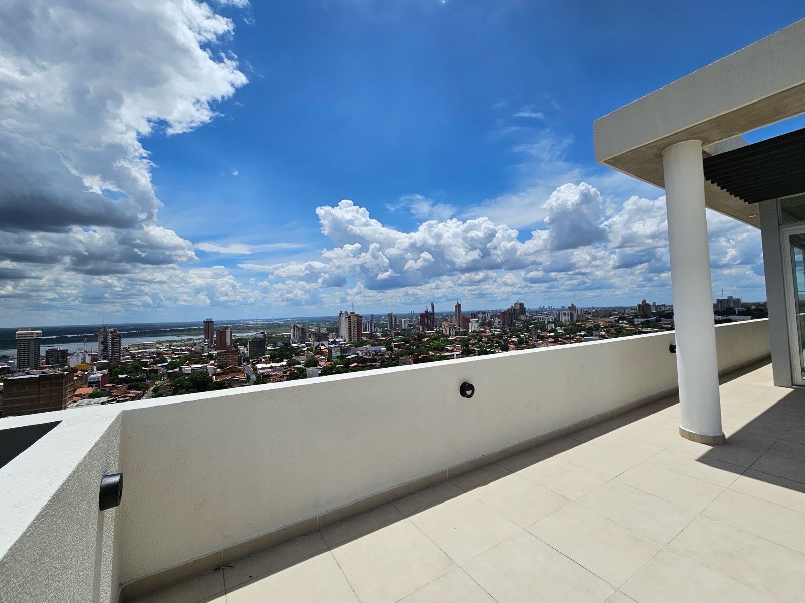 Exclusivo Departamento de Lujo en el Vibrante Corazón de Asunción: Su Refugio Urbano Ideal — foto 3