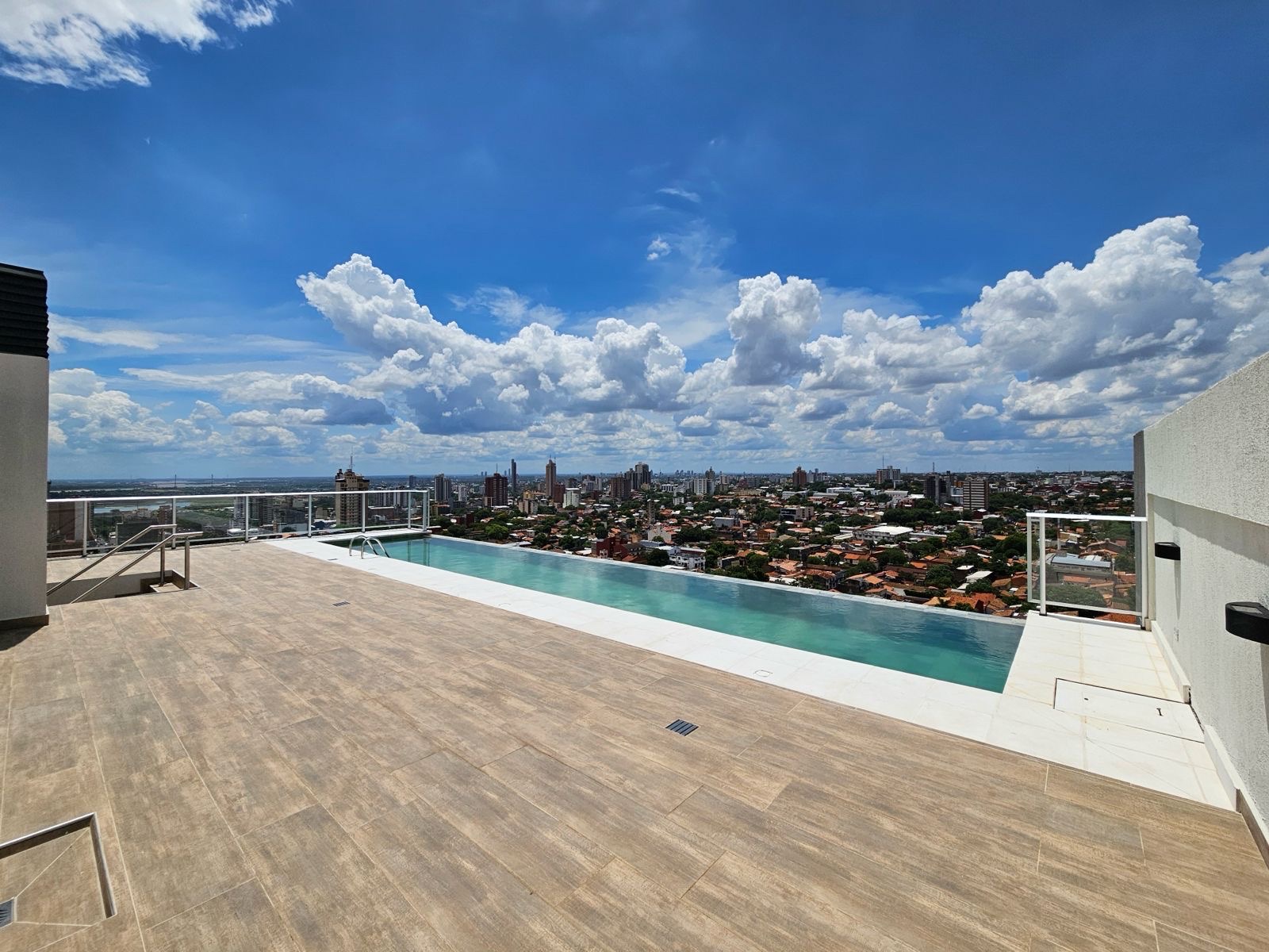Exclusivo Departamento de Lujo en el Vibrante Corazón de Asunción: Su Refugio Urbano Ideal — foto 2