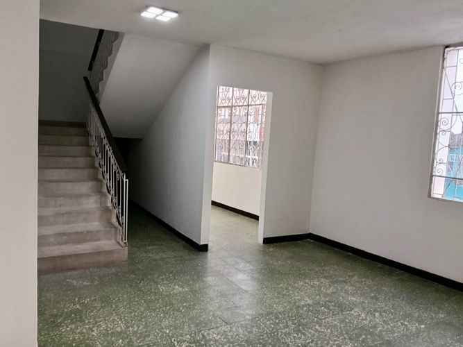 Casa de 9 alcobas en venta en San Francisco, Bucaramanga, 607 m² · foto 3 de 8