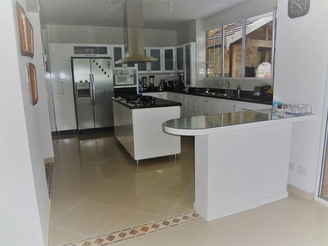 Casa de 4 alcobas en venta en Ruitoque Condominio, Floridablanca, 410 m² · foto 4 de 12
