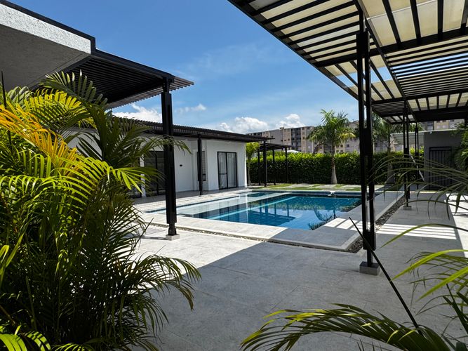 Casa de 4 alcobas en venta en Las Palmas, Ricaurte, 300 m² · foto 2 de 19