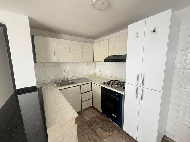 Casa de 5 alcobas en venta en Avenida Kevin Angel, Manizales, 131 m² · foto 2 de 13