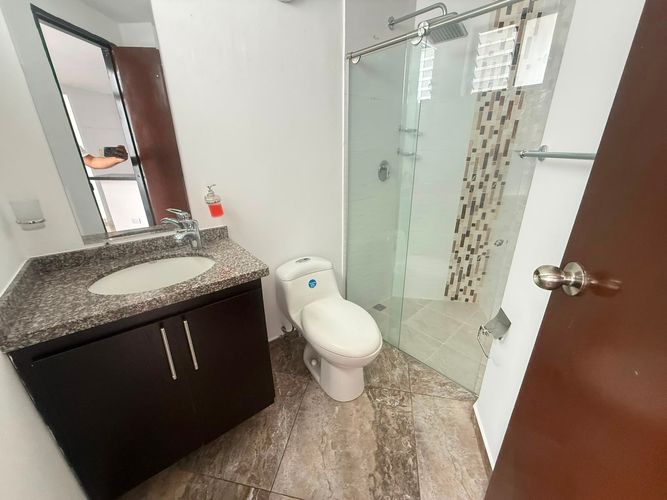 Casa de 5 alcobas en venta en Avenida Kevin Angel, Manizales, 131 m² · foto 3 de 13