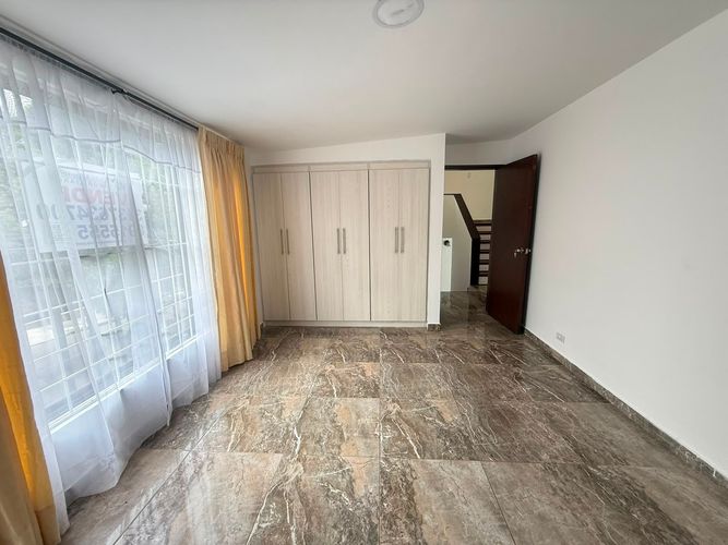 Casa de 5 alcobas en venta en Avenida Kevin Angel, Manizales, 131 m² · foto 4 de 13