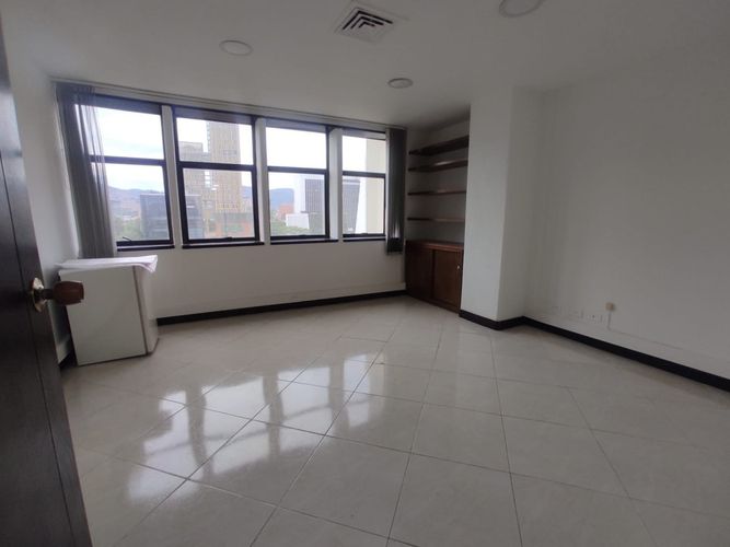Oficina en arriendo en La Candelaria, Medellín, 50 m² · foto 2 de 9