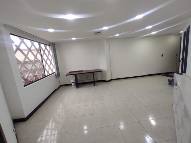 Oficina en arriendo en La Candelaria, Medellín, 50 m² · foto 3 de 9
