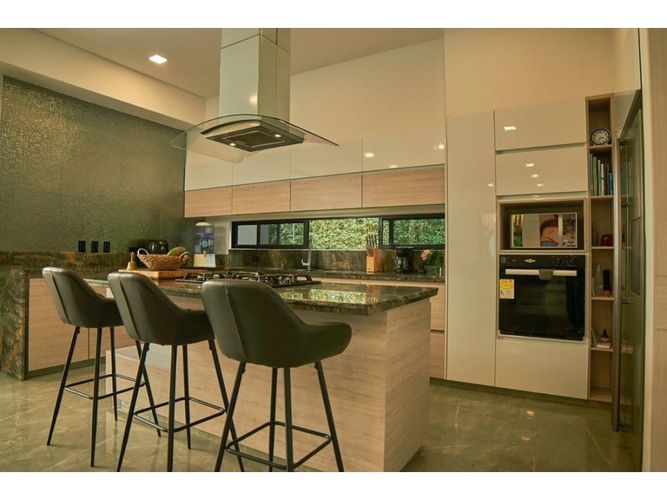 Casa de 5 alcobas en venta en Cerritos, Pereira, 440 m² · foto 5 de 24
