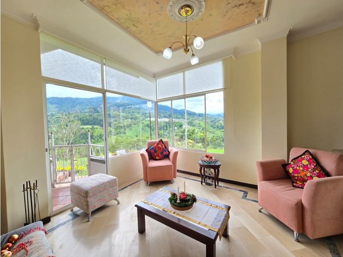 Casa de 4 alcobas en venta en Avenida Centenario, Armenia, 202 m² · foto 2 de 24