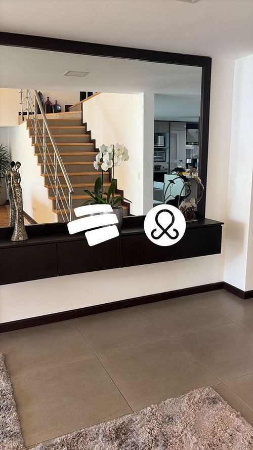 Casa de 5 alcobas en venta en Niza, Bogotá, 325 m² · foto 13 de 17