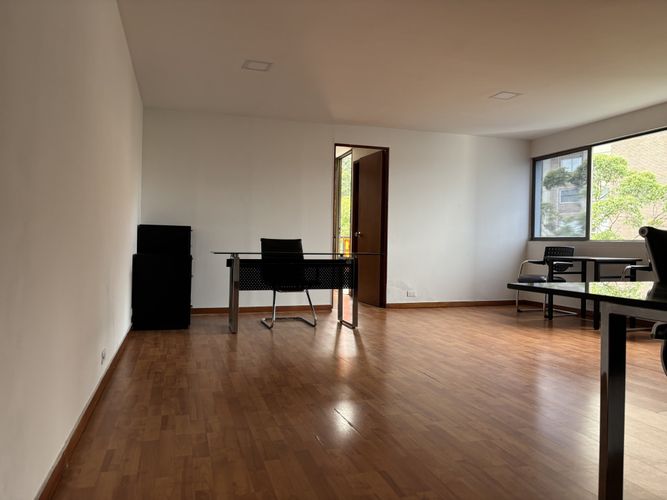 Oficina en venta en La Esperanza No.2, Medellín, 54 m² · foto 2 de 11