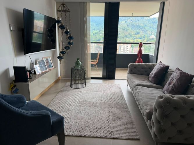 Apartamento de 3 alcobas en venta en Loma De Las Brujas, Envigado, 101 m² · foto 2 de 24