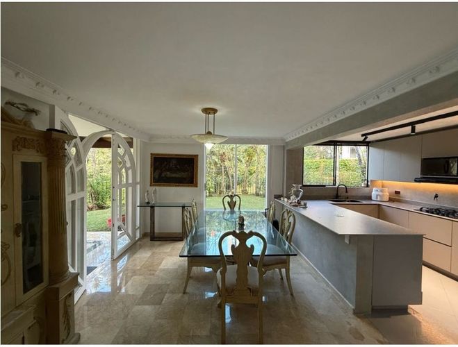 Casa de 4 alcobas en venta en El Diamante No. 2, Medellín, 265 m² · foto 2 de 14