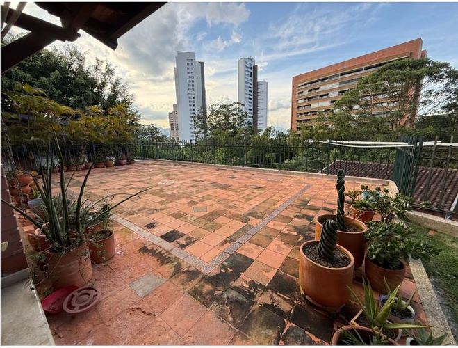 Casa de 4 alcobas en venta en El Diamante No. 2, Medellín, 265 m² · foto 9 de 14