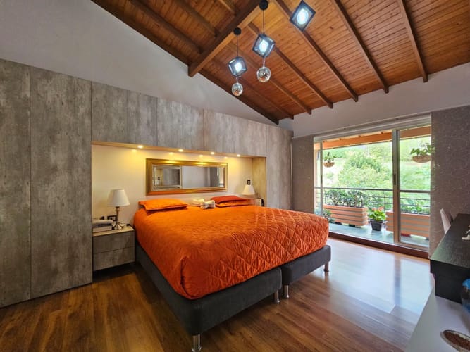 Casa de 7 alcobas en venta en Loma Del Chocho, Envigado, 350 m² · foto 11 de 24