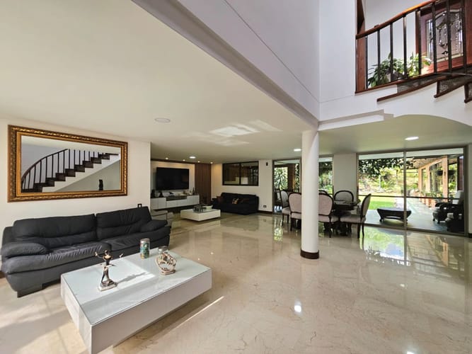 Casa de 7 alcobas en venta en Loma Del Chocho, Envigado, 350 m² · foto 17 de 24