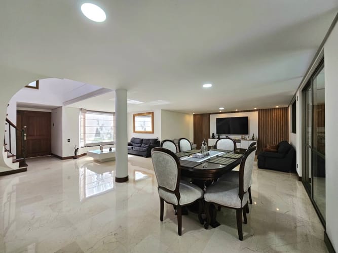 Casa de 7 alcobas en venta en Loma Del Chocho, Envigado, 350 m² · foto 20 de 24