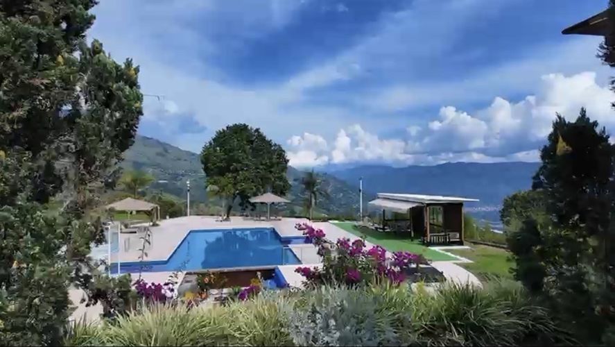 Casa en venta en Simon Bolivar Sb (Centro), Copacabana, 600 m² · foto 2 de 17
