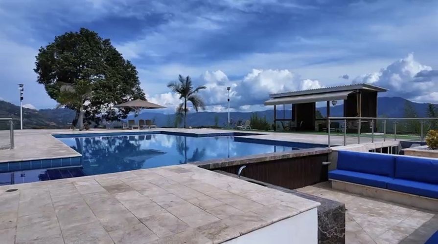 Casa en venta en Simon Bolivar Sb (Centro), Copacabana, 600 m² · foto 4 de 17