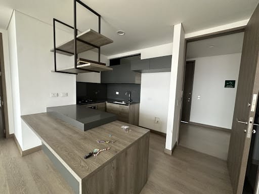 Apartamento de 2 alcobas en arriendo en Los Balsos, Medellín, 95 m² · foto 2 de 13
