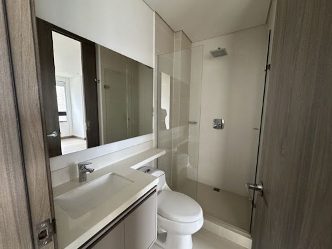Apartamento de 2 alcobas en arriendo en Los Balsos, Medellín, 95 m² · foto 3 de 13