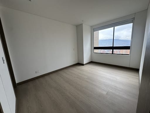 Apartamento de 2 alcobas en arriendo en Los Balsos, Medellín, 95 m² · foto 4 de 13