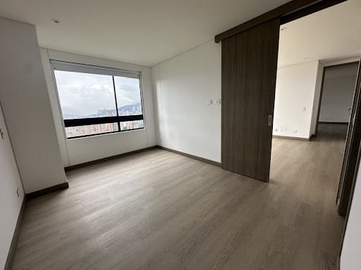 Apartamento de 2 alcobas en arriendo en Los Balsos, Medellín, 95 m² · foto 6 de 13