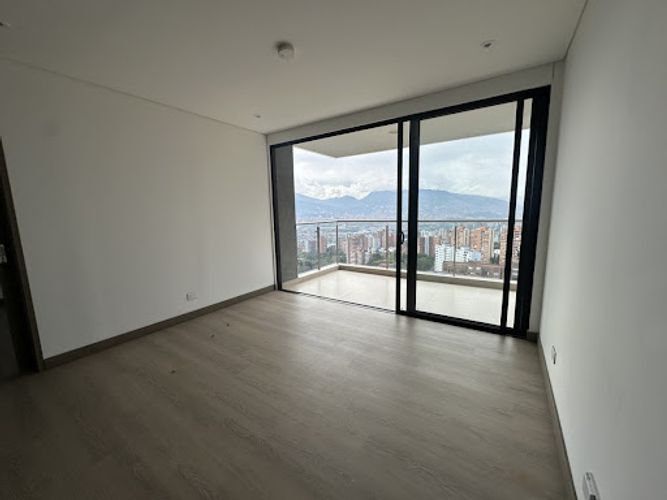 Apartamento de 2 alcobas en arriendo en Los Balsos, Medellín, 95 m² · foto 8 de 13