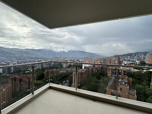 Apartamento de 2 alcobas en arriendo en Los Balsos, Medellín, 95 m² · foto 9 de 13