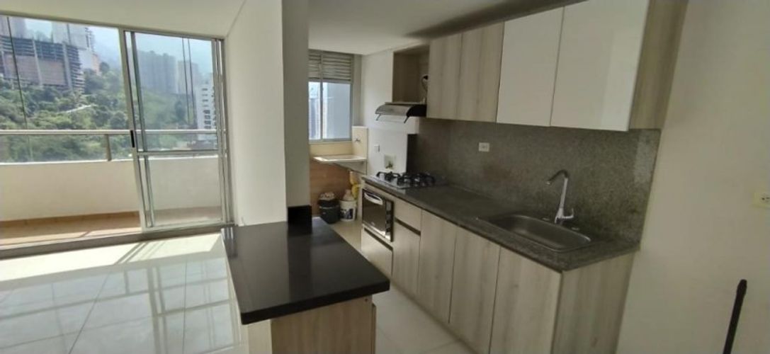 Apartamento de 3 alcobas en venta en Mayorca, Sabaneta, 67 m² · foto 3 de 12