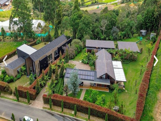 Casa de 4 alcobas en venta en Las Palmas, Medellín, 464 m² · foto 2 de 24