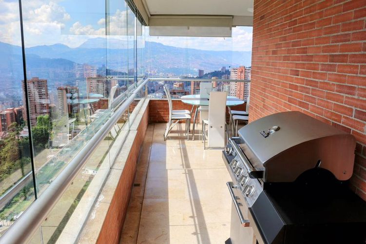 Apartamento de 4 alcobas en venta en El Tesoro, Medellín, 408 m² · foto 16 de 17