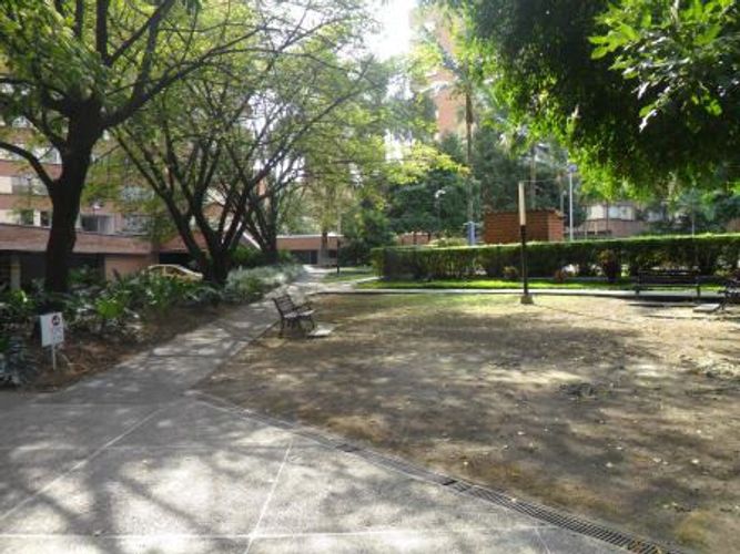 Apartamento de 3 alcobas en venta en Conquistadores, Medellín, 127 m² · foto 2 de 19