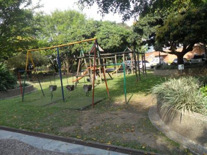 Apartamento de 3 alcobas en venta en Conquistadores, Medellín, 127 m² · foto 3 de 19
