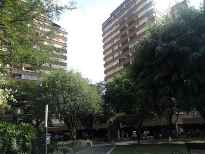 Apartamento de 3 alcobas en venta en Conquistadores, Medellín, 127 m² · foto 8 de 19