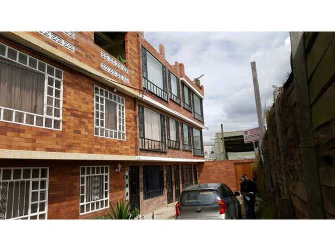 Casa de 9 alcobas en venta en Centro, Funza, 225 m² · foto 3 de 5