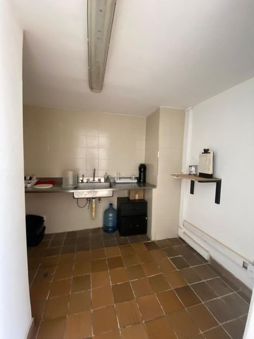 Local en venta en Caicedo, Medellín, 700 m² · foto 2 de 24
