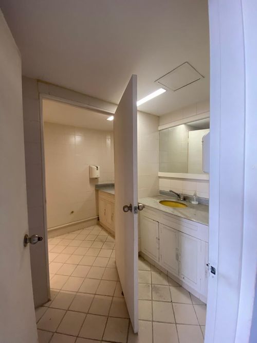 Local en venta en Caicedo, Medellín, 700 m² · foto 19 de 24